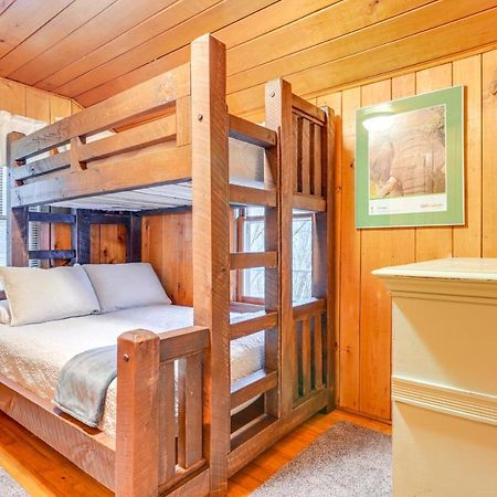 East Tawas Cabin With Deck, Backyard And Fire Pit! Екстериор снимка