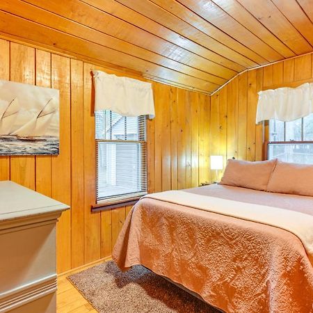 East Tawas Cabin With Deck, Backyard And Fire Pit! Екстериор снимка