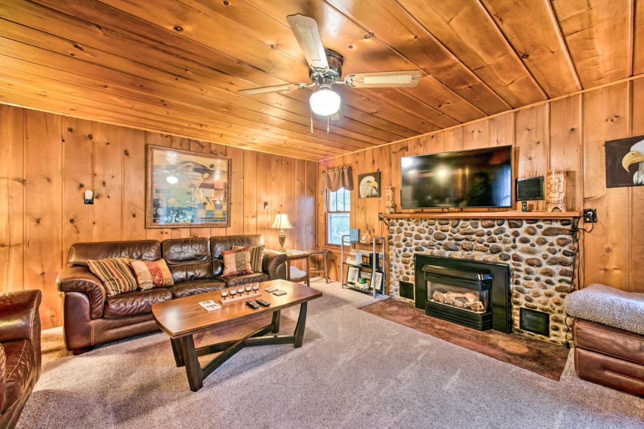 East Tawas Cabin With Deck, Backyard And Fire Pit! Екстериор снимка