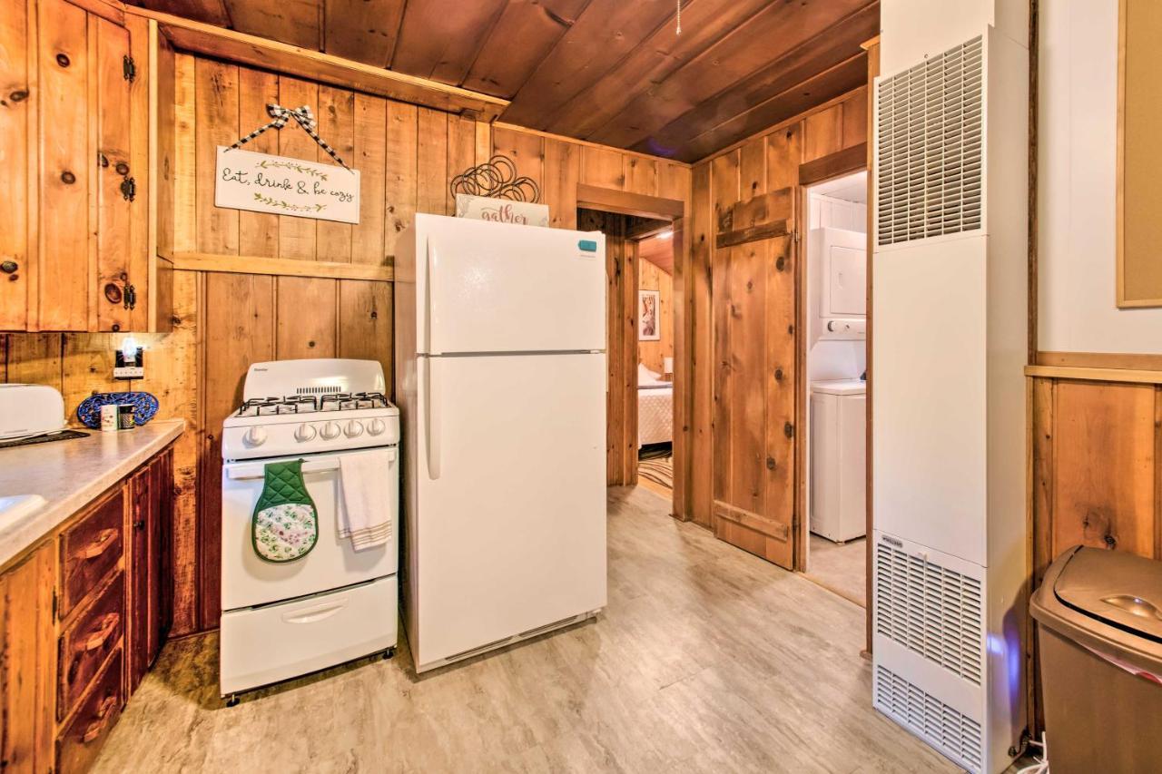 East Tawas Cabin With Deck, Backyard And Fire Pit! Екстериор снимка