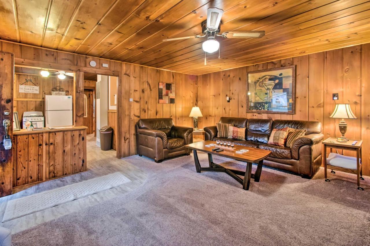 East Tawas Cabin With Deck, Backyard And Fire Pit! Екстериор снимка