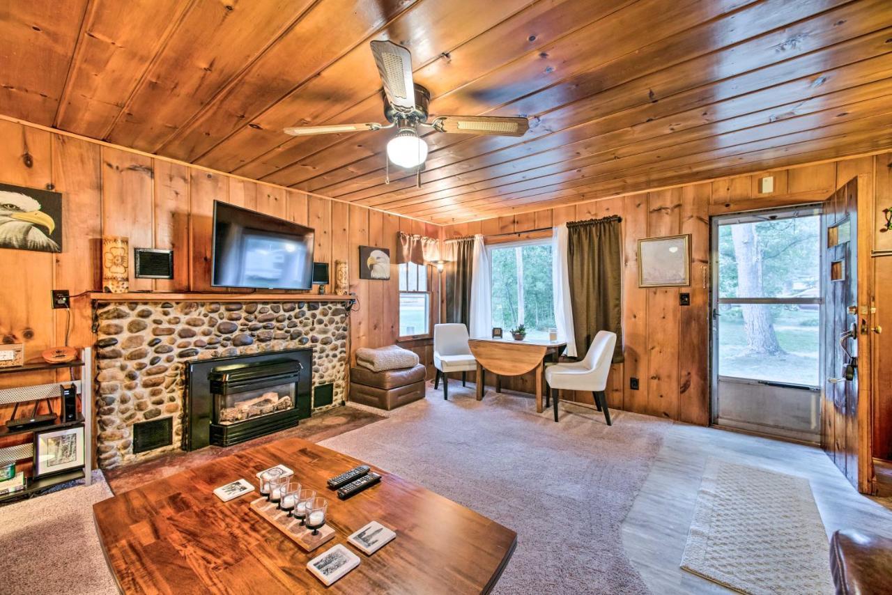 East Tawas Cabin With Deck, Backyard And Fire Pit! Екстериор снимка