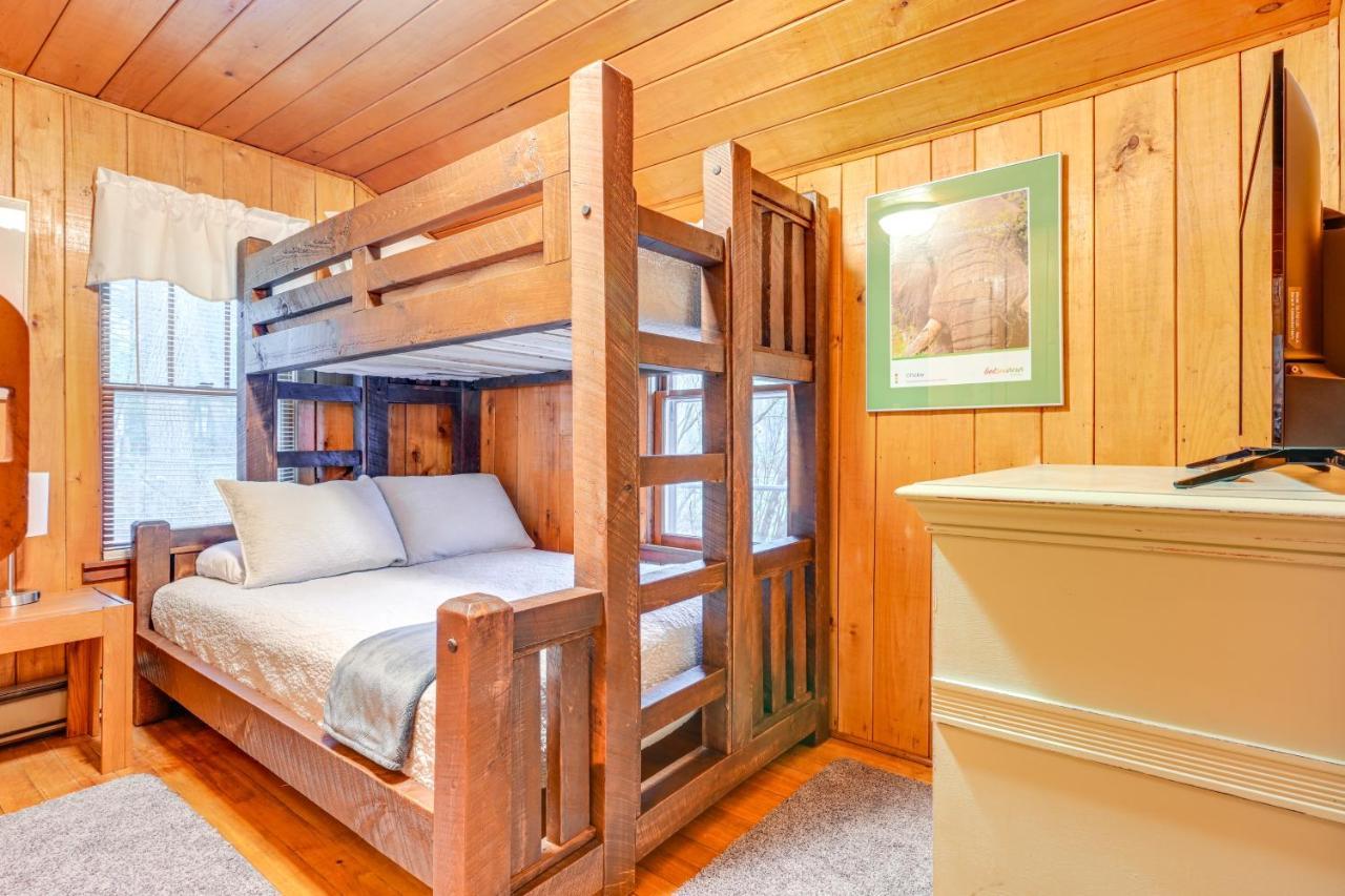 East Tawas Cabin With Deck, Backyard And Fire Pit! Екстериор снимка